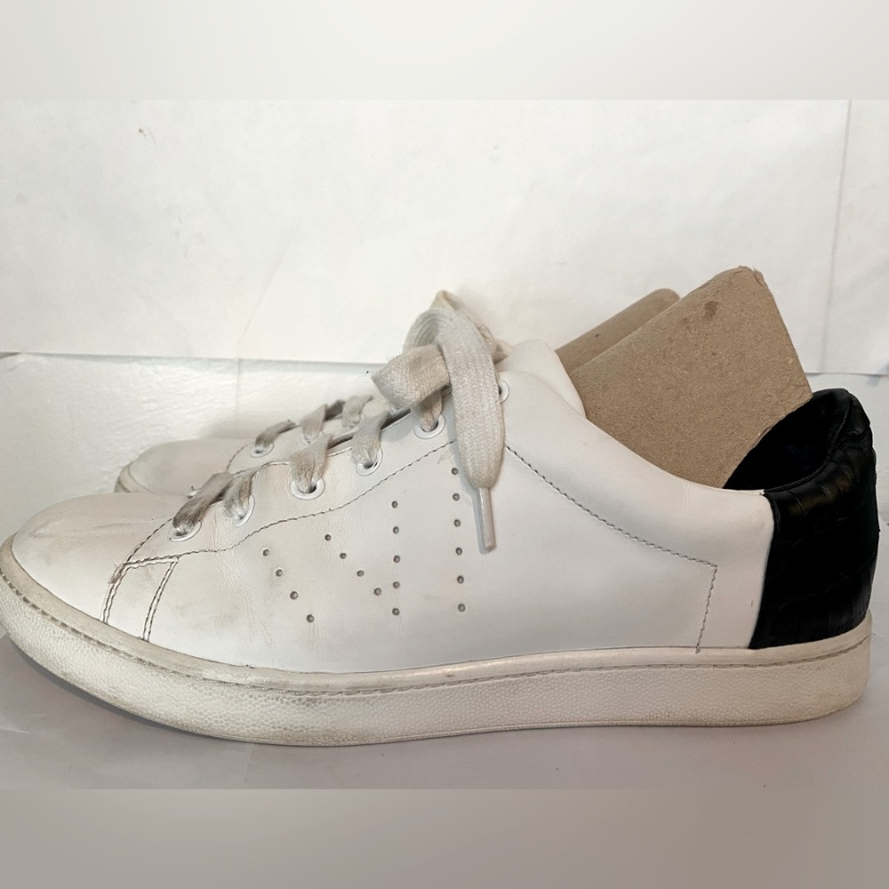 Vince Women's Varin Leather Lace Up Round Toe Sneaker US 7 EU 37
